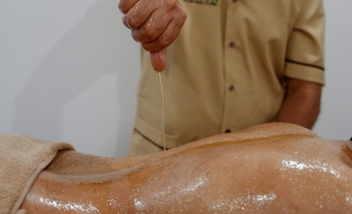 Pizhichil Ayurveda treatment Pizhichil Ayurveda treatment