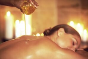 Warm oil therapy for muscle rejuvenation and nerve strengthening