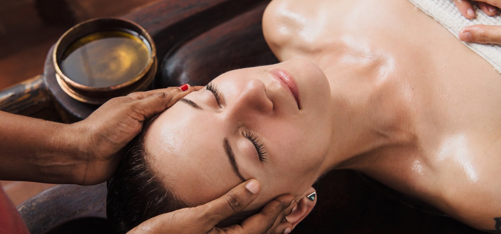 External and internal herbal treatments to relieve pain and support lactation